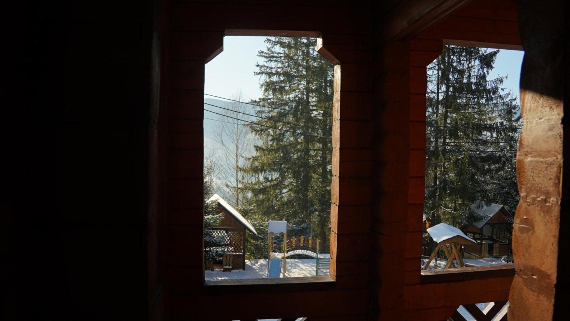 Karpatski Dzherela Yaremche Bagian luar foto
