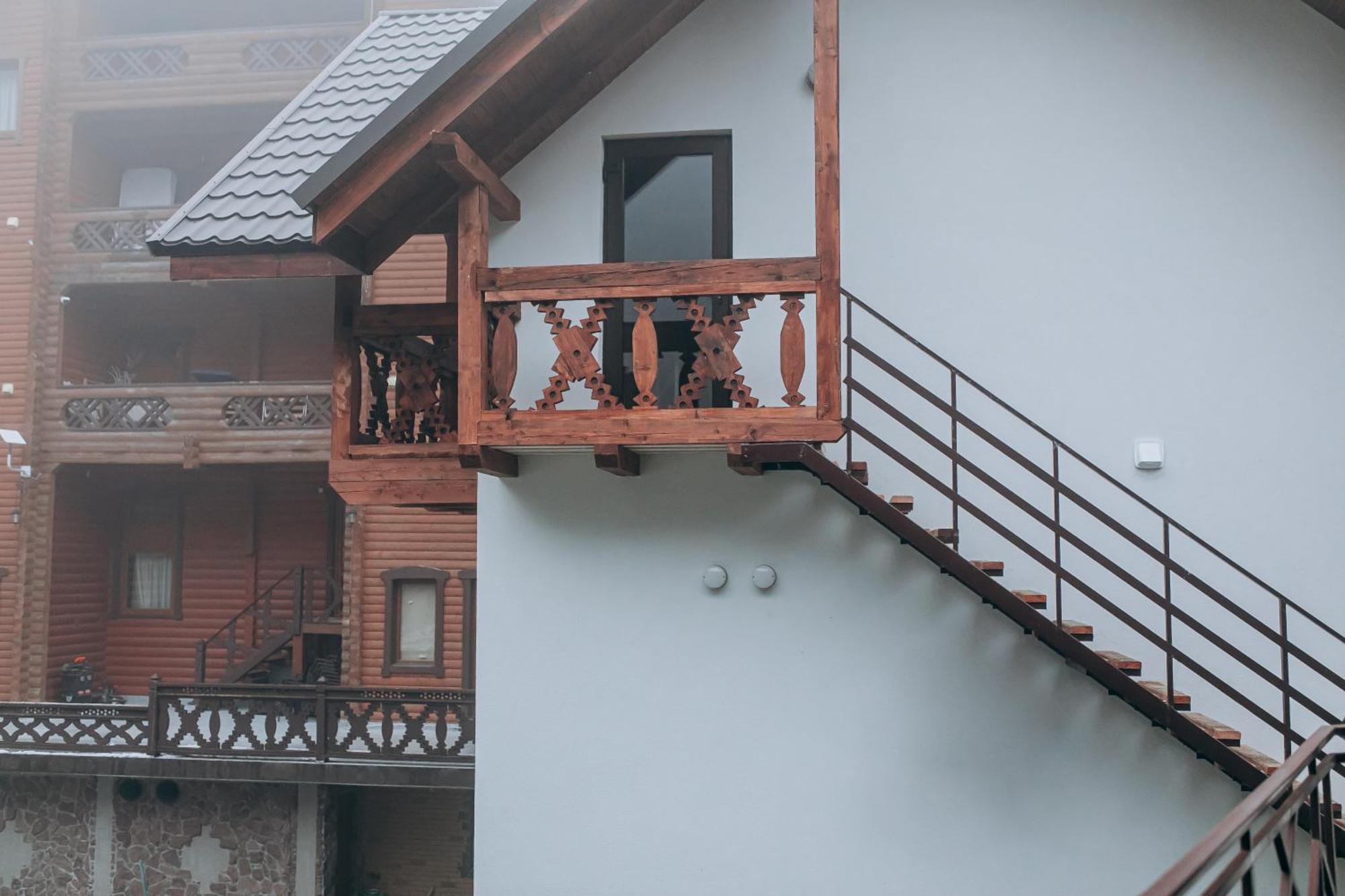 Karpatski Dzherela Yaremche Bagian luar foto