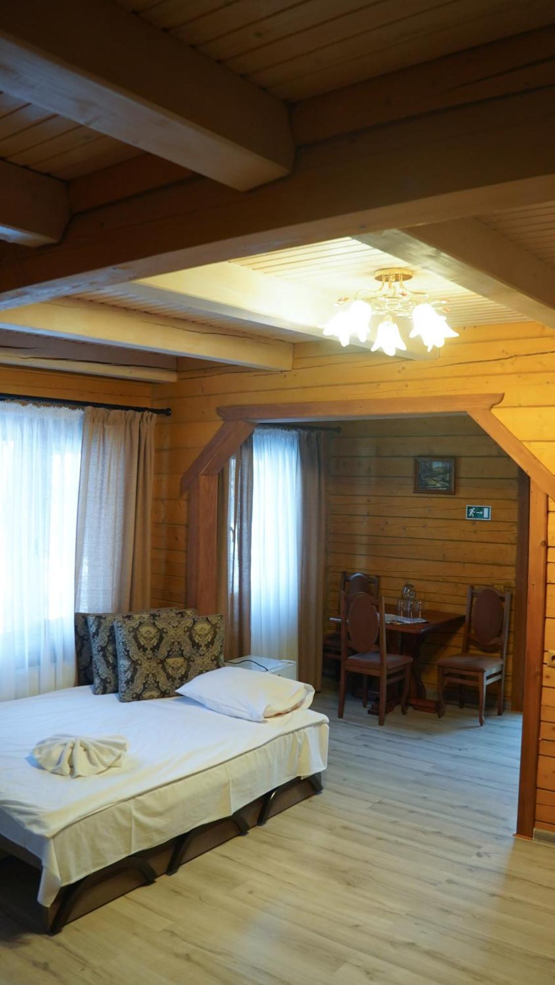Karpatski Dzherela Yaremche Bagian luar foto