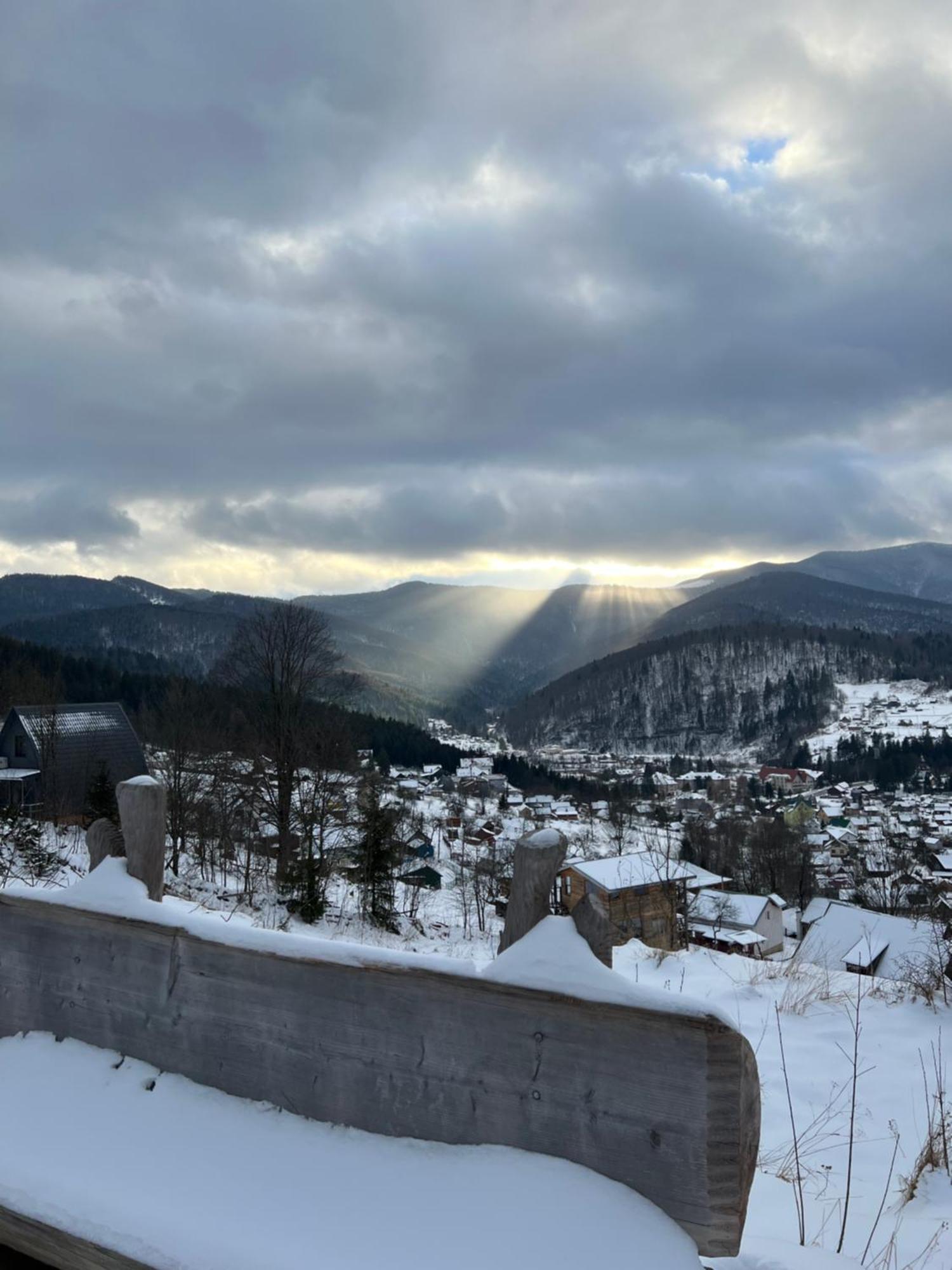 Karpatski Dzherela Yaremche Bagian luar foto