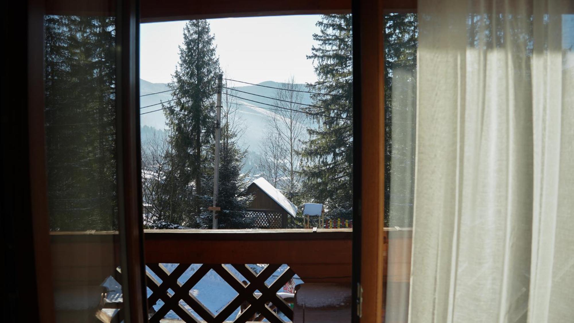 Karpatski Dzherela Yaremche Bagian luar foto