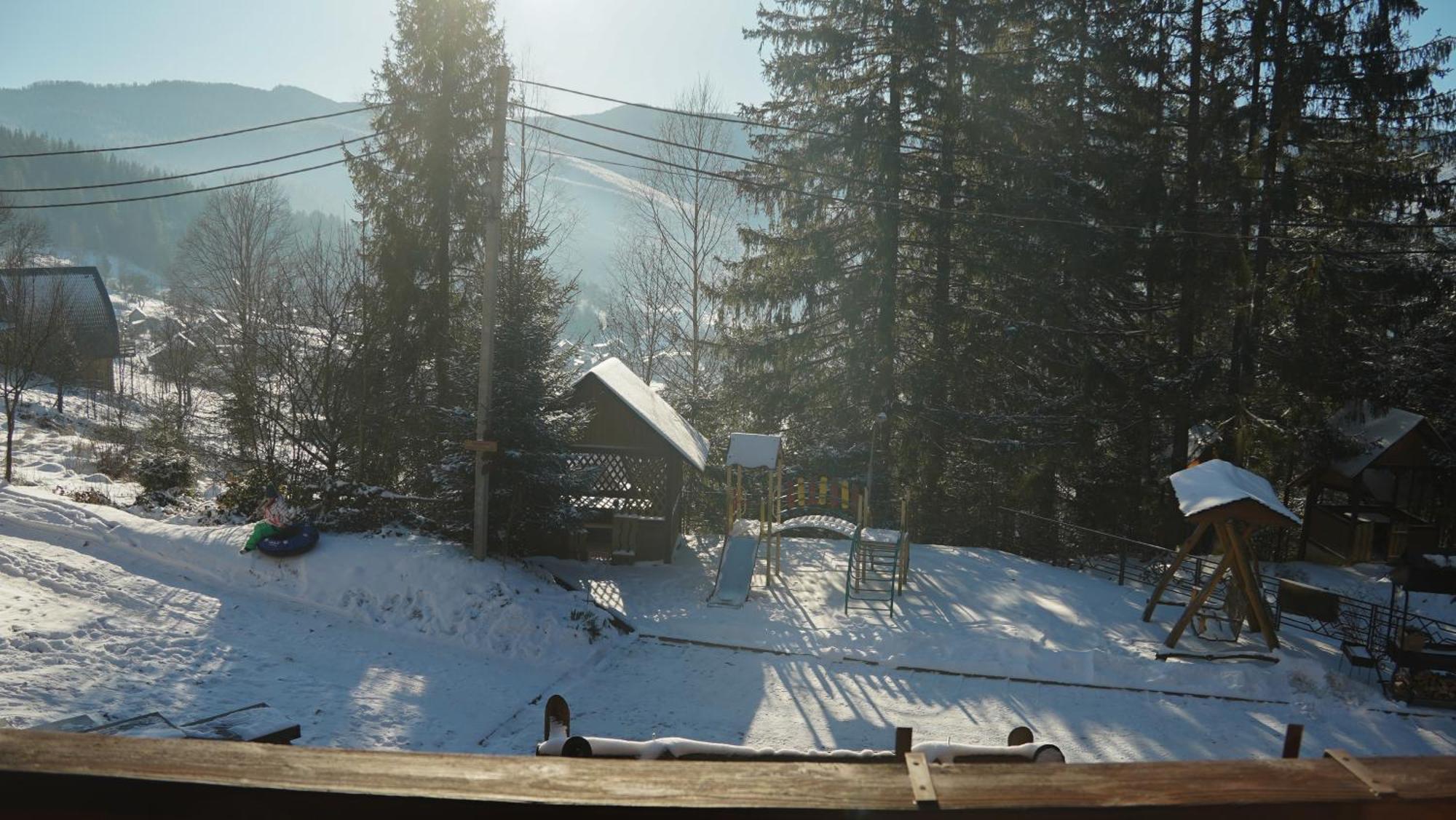 Karpatski Dzherela Yaremche Bagian luar foto