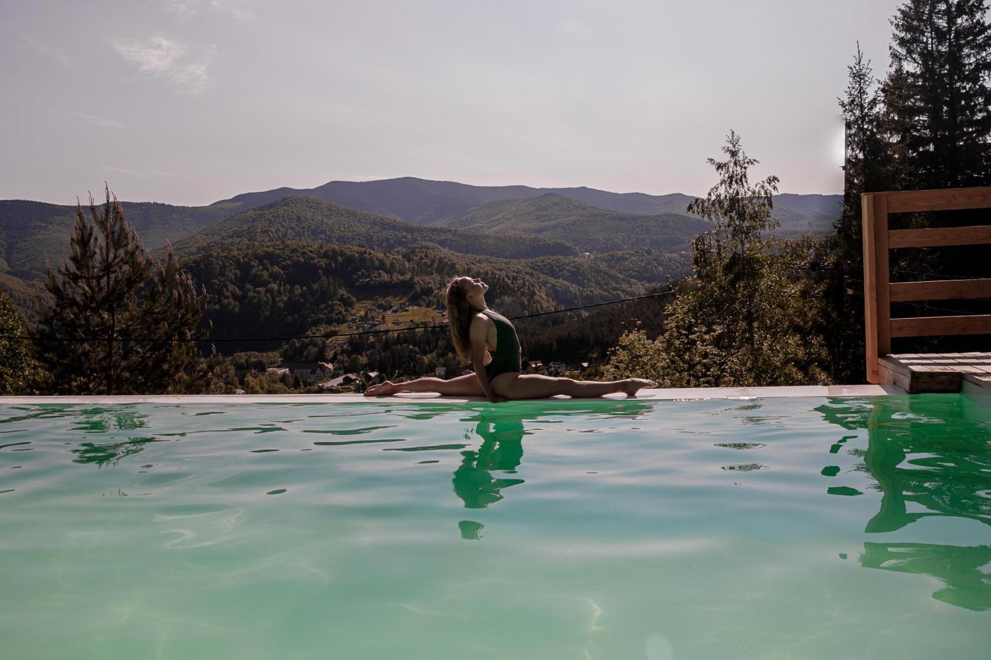 Karpatski Dzherela Yaremche Bagian luar foto